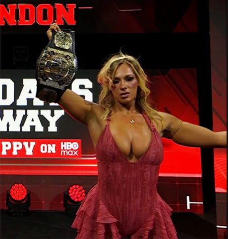 BOWDOWNMEG's tweet photo. I miss when a belt would help my tits pop out better. https://t.co/qddT9OK1zE