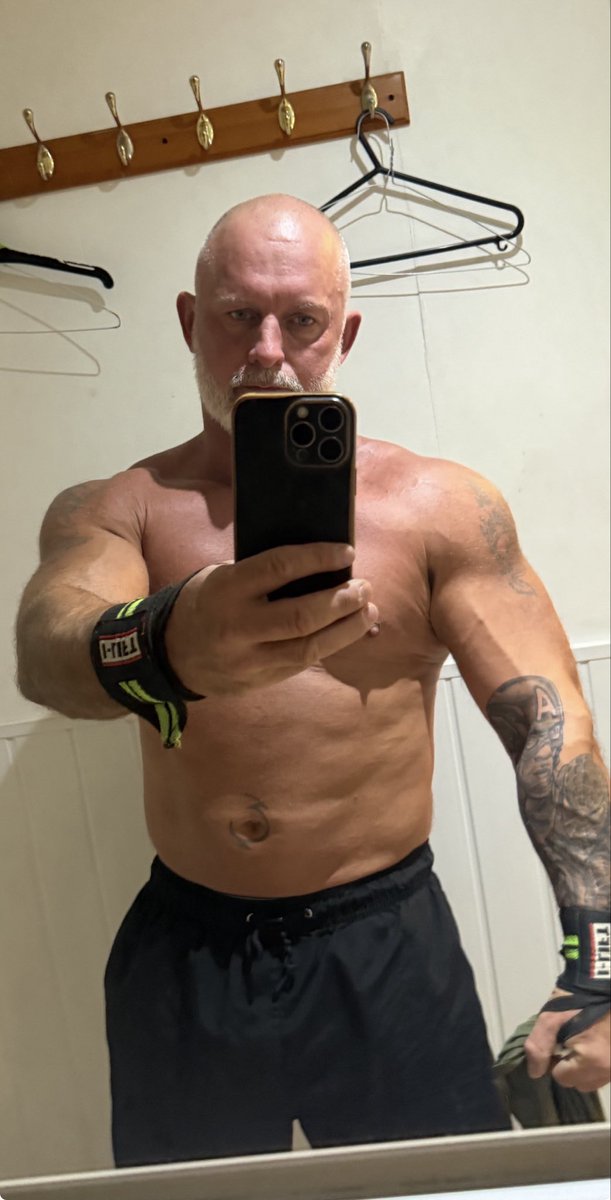 AndrewEvansb9k's tweet photo. Nice to be back on after getting hacked https://t.co/dHvo8FAfQB