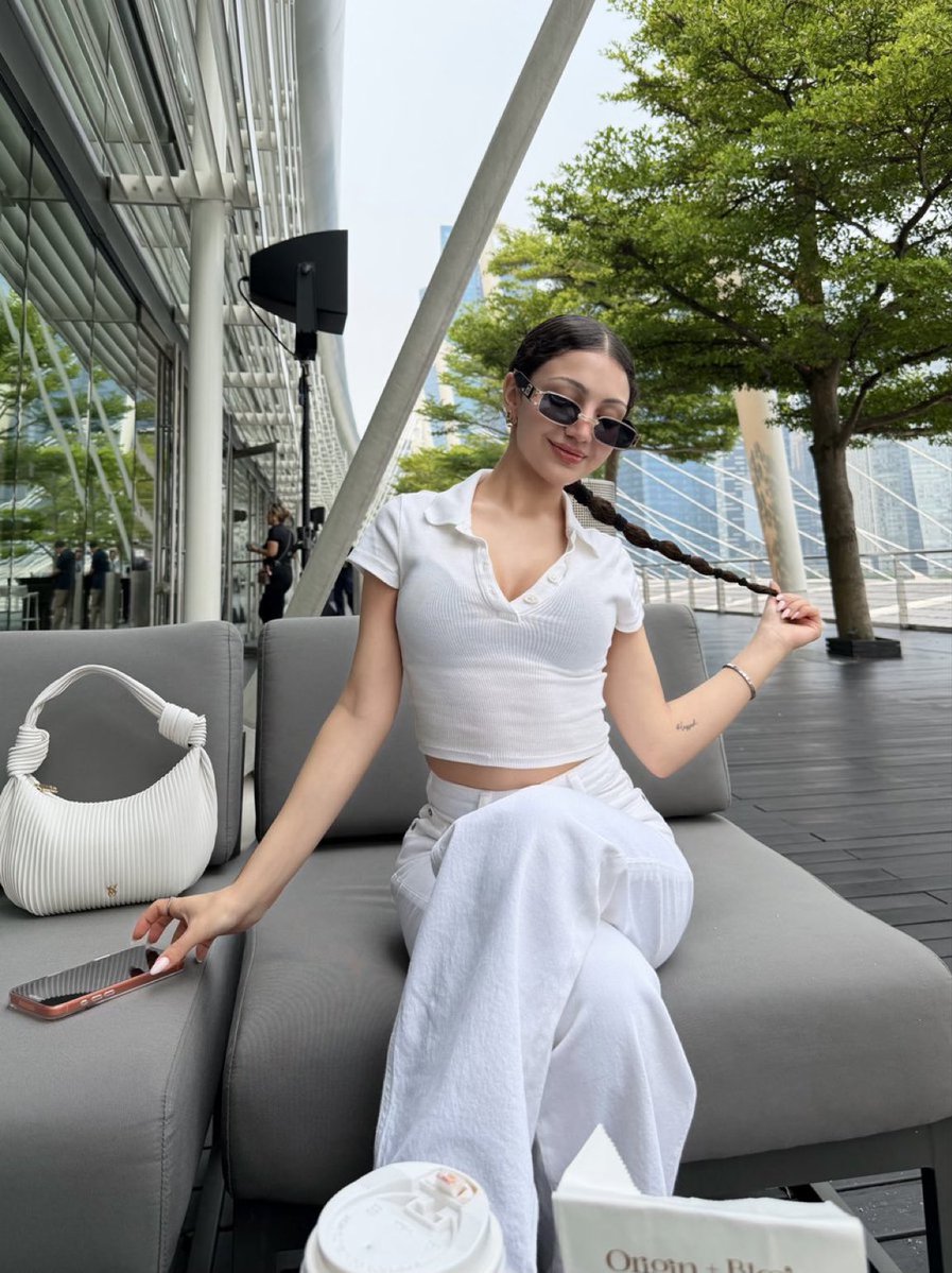 Reckrane's tweet photo. Gm and happy Friday 🥰 https://t.co/qj8d4PYYqW