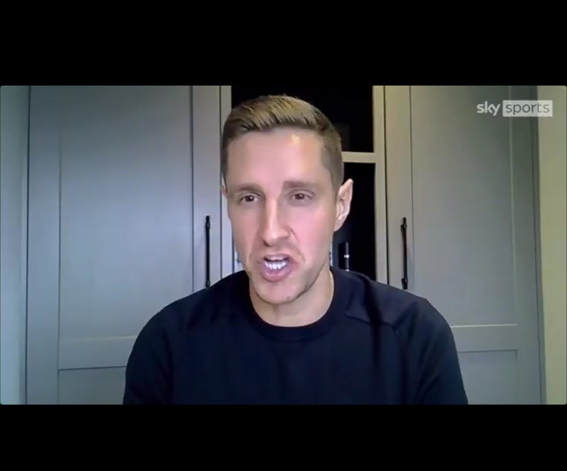 ShalomNesta's tweet photo. Rightly so he dropped him.”  🗣️

Former teammate Michael Dawson weighs in on Carrick’s decision to bench Bruno Fernandes, suggesting there was “more than” just a tactical reason behind the call. https://t.co/B3og9YZnM6