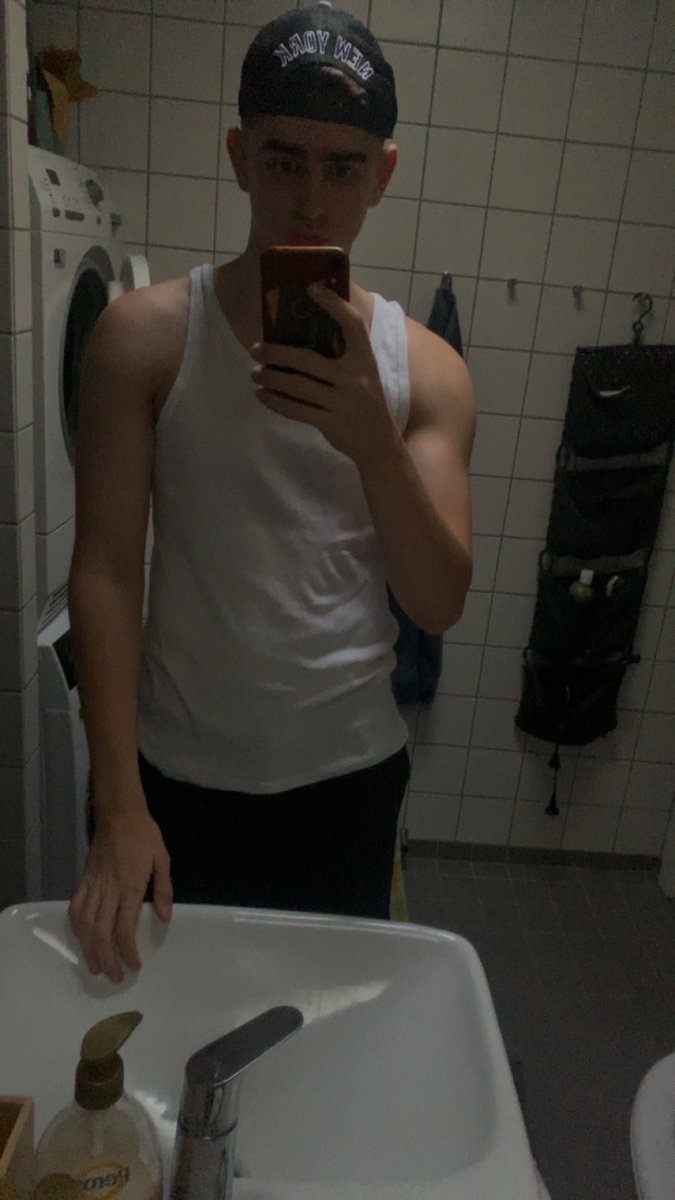 yufromda's tweet photo. im bored #trans #Femboy #porn #nsfw #ldn #nsfwt #dl https://t.co/3CKCYXwWR8