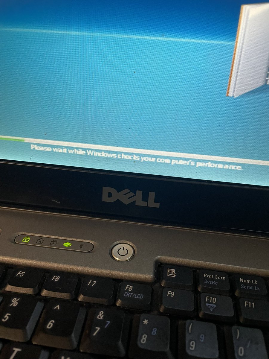 cyclomorph's tweet photo. Please wa it while Windows checks your com puter's performance. https://t.co/kj3kxSUz0F