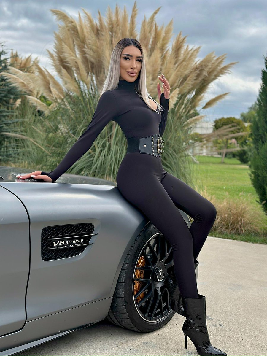 LuciaForbidden's tweet photo. dressed to match the car lol. black or silver? https://t.co/3tNxmfgc01