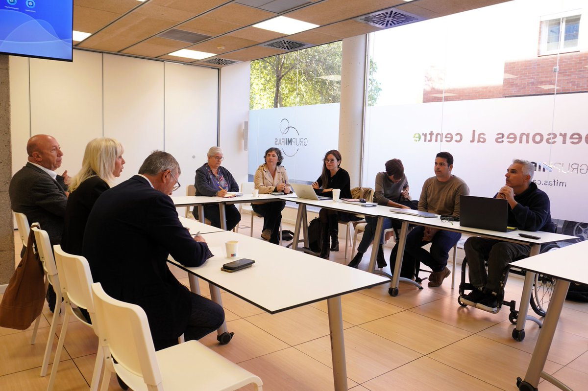 MartaMadrenas's tweet photo. Reunió molt profitosa amb Clúster Èxit Girona: Fundació Ramon Noguera, Tresc, Síndrome de Down, Astrid 21, MIFAS, Ecosol i Drissa. Set entitats que treballen perquè les persones amb més dificultats accedeixin a una feina digna. La seva feina és essencial i cal enfortir-la! https://t.co/1UQogtPCH9
