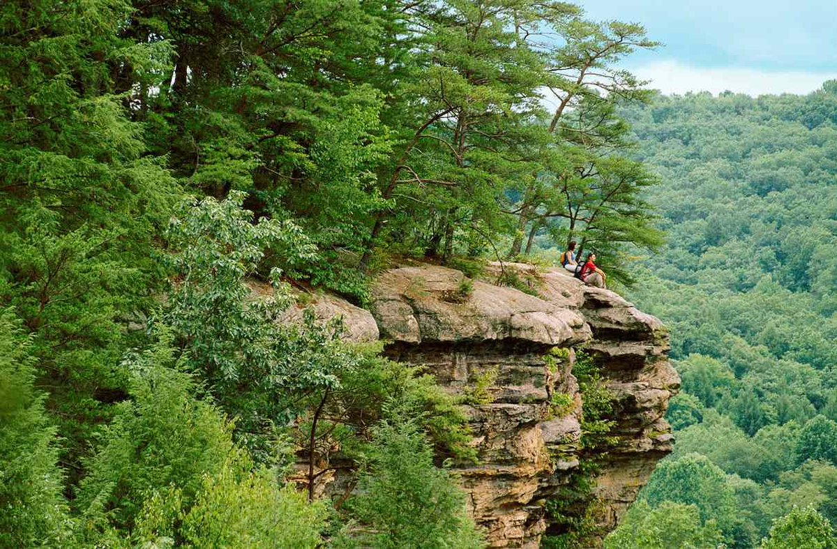 TimelessTrvlr's tweet photo. When people think of incredible American landscapes, Ohio probably isn't the first state that comes to mind.

Hocking Hills might change that. The region is filled with sandstone cliffs, waterfalls, deep gorges and enormous recess caves. https://t.co/HuNrQ0SGxL