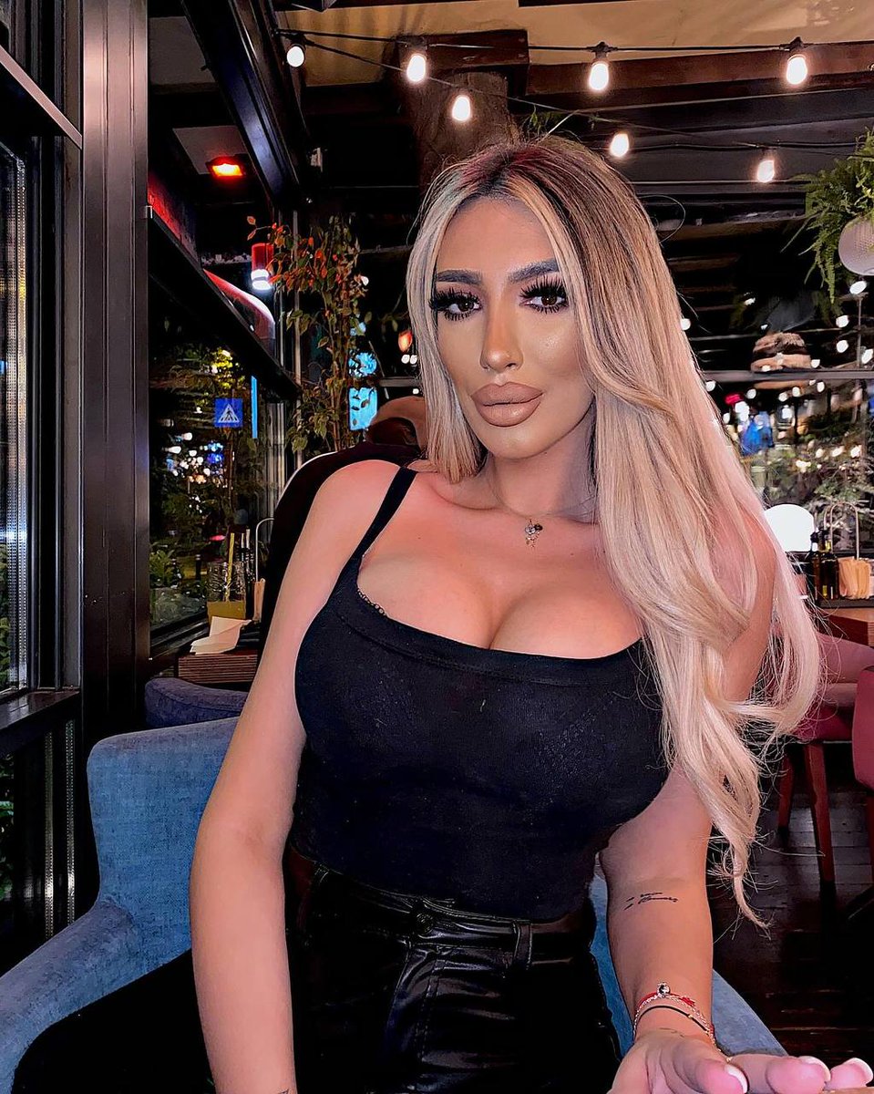 LuciaForbidden's tweet photo. dinner first, everything else later. whats ur go to order when u eat out https://t.co/WOnUmLLhw4