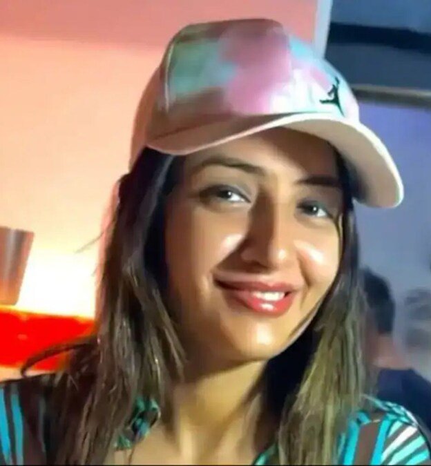 _MAHESHZONE's tweet photo. Same same but Different Season 👀

Vadapav Girl apne bachche palne ke liye kisi ke sath so sakti he 🥹

Love Gill ka bachcho ka khyal kon rakhega 😭💀

#SCOUTOP #LOVEGILL https://t.co/bqfoRwGhgB