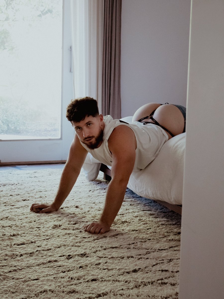 Alecthearies_'s tweet photo. Oops I dropped something…
📸: @rossjordanphoto https://t.co/swiUEEcjl5