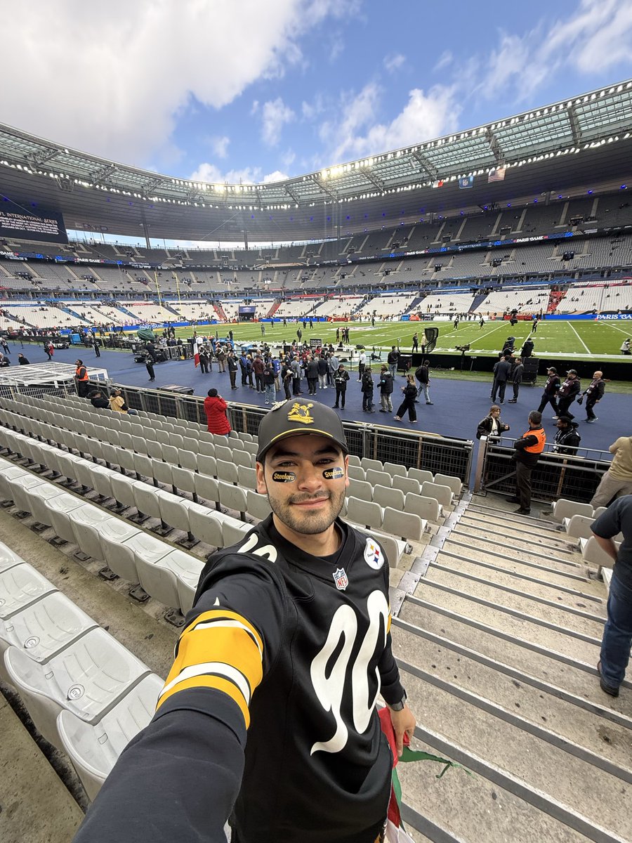PasionAcero's tweet photo. 🖤💛 Una experiencia que no se olvida. Pasión de Acero estuvo en el Stade de France, viendo a los Steelers ganar en París 🇫🇷
Gracias, Steelers Nation, por hacer esto posible.
Here We Go 🖤💛
#steelers #steelersnation #pasiondeacero #HereWeGo #NFLParis https://t.co/aHb6qAuW8Y
