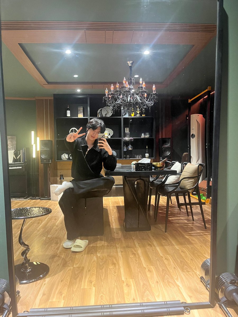 14dayy_'s tweet photo. ㅆ발 자려다가 비명지름
이주안 상태: 낮잠자고 일어났더니 내가 이세계 공주? https://t.co/PzKmePmTbq