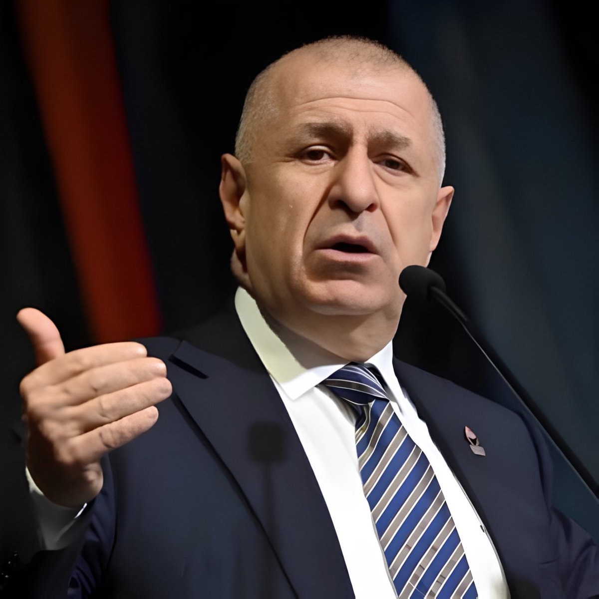 vukuathaberx's tweet photo. Ümit Özdağ'dan Özgür Özel'e:

"Hem fon listesi elimizde var deyip hem de iktidara 'Sen açıkla' diyorsanız orada başka bir pazarlık var demektir. Millet böyle pazarlık istemiyor. 

O liste benim elimde olsa hemen açıklardım." https://t.co/gaei1gRevj