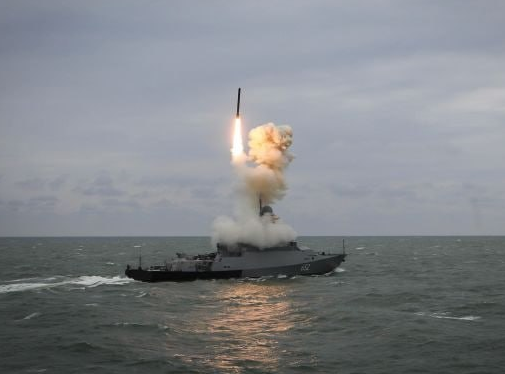Heroiam_Slava's tweet photo. Ukraine is gradually creating a buffer zone of up to 100 km, pushing the Russians out of Ukrainian territory.

As a result, Russia has stopped launching Kalibr missiles directly from the Black Sea.

Enemy aviation remains active, but aircraft and helicopters stay at a distance of up to 100 km from the Defense Forces.

The Russian Black Sea Fleet, based in Novorossiysk, has not entered the Black Sea for five months already.