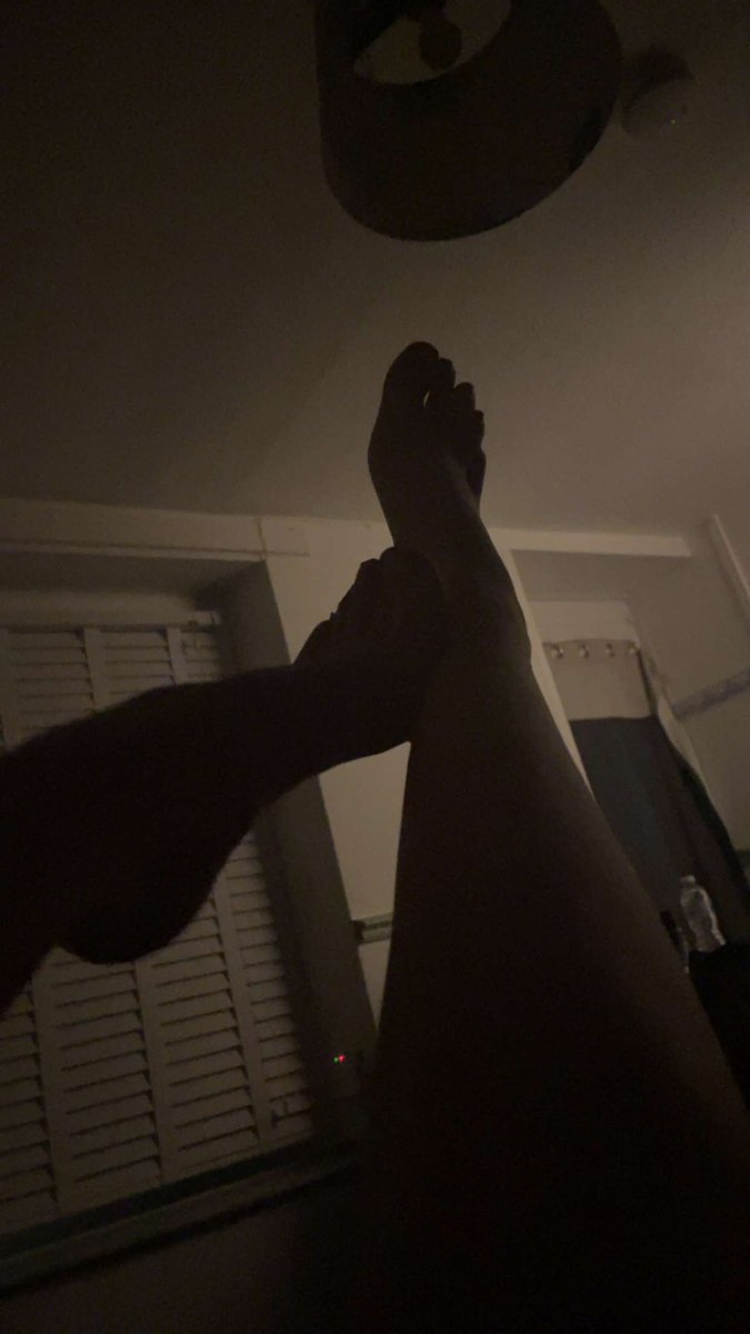 Rx2DoubleR's tweet photo. do you like feet?
#feet #nsfwtwt https://t.co/Yk6OGqLKdz