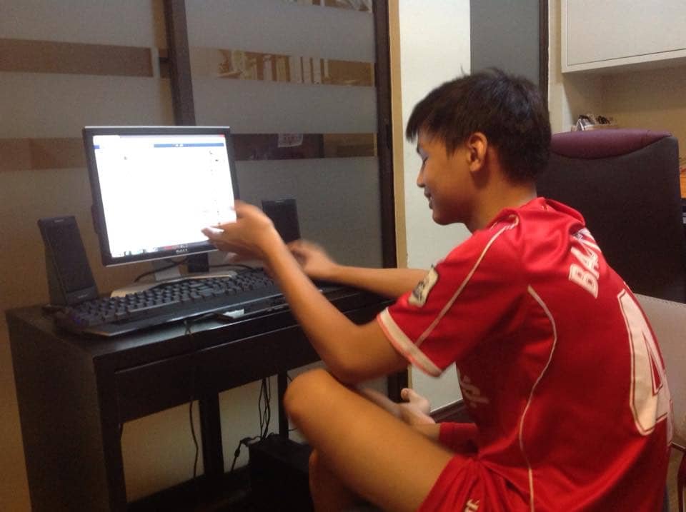 shauneng's tweet photo. I went from a broke gaming addict to helping 61 Ecom brands hit their first $100k/day.
⠀
But growing up I was average at everything.
⠀
School, sports, you name it.
⠀
Never thought getting rich was possible for a kid like me.
⠀
Then I saw a YouTube video of a kid making $1M online at 17.
⠀
Figured if I made even 10% of that, I'd already be a top 5% earner in my country.
⠀
So I went all in on dropshipping, but I only had $500 and didn't have the cashflow to keep going.
⠀
My dad gave me 3 months to make it work, or I needed to get a loan to go to a traditional university. Really didn't want that.
⠀
So I learned FB ads from a course. Spent a few weeks spamming Upwork proposals, cold DMing people, even applying for VA jobs.
⠀
Landed a media buying job at $4-5k/mth. I was making $400/mth selling vacuums for Dyson before that.
⠀
10x'd my income at 18. Big money for a kid from Malaysia.
⠀
A year later I teamed up with Spencer. We thought we were hot sh*t. Our first client was spending a few thousand a day. Threw every strategy I had at it.
⠀
They fired us within weeks. My salary went from $4-5k a month down to $1-2k.
⠀
Took me 2 more years to figure out what I was missing.
⠀
My thing wasn't the media buying. It was creative strategy. Knowing what makes an ad actually sell.
⠀
Then that same client came back.

This time I edited one video for them. It became a winning ad and we finally scaled them.
⠀
That's when I found my Zone of Genius.
⠀
The kid who was average at school, sports, everything finally found the one thing he was actually good at.
⠀
Since then that one skill has helped 61 brands hit their first $100k/day. We even scaled a brand to $800k/day on Black Friday.
⠀
If I'd never found it, I'd have burned years and a lot more money on a skill I wasn't built for.
⠀
Most people go their whole life without finding their Zone of Genius.
⠀
That's exactly what @ecomuniversity is for.

Video editing, graphic design, creative strategy, media buying, content creation, with more coming. Find the one you're built for and go all in.
⠀
My partners @spencepawliw and @karlocreates have been locked in on this all year.
⠀
It just went live. Find your Zone of Genius 👇