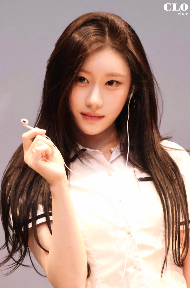 CL01623829's tweet photo. Headphone Picks for Rainy Days🌧️

#itzy #chaeryeong 
#있지 #채령 https://t.co/5VDSSPjPQ3