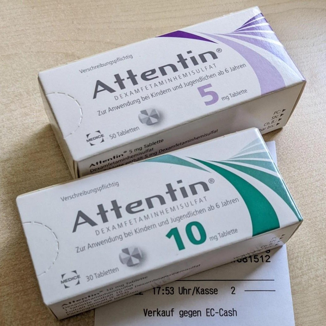 limitlesstack's tweet photo. adderall is the worst amphetamine you can take for cognitive enhancement

it's 25% levo amphetamine / 75% dextro amphetamine

levo is the peripheral noradrenergic shit. more taxing on your heart and cardiovascular system, and it's largely responsible for that wired tweaker feeling you get on it.

some people benefit from this but i would overwhelmingly say it's a negative for any healthy person using it.

what you actually want is the isolated dextro amphetamine part. it gives you a cleaner, more centrally dopaminergic drive. quiet, subtle, but fucking strong motivation and focus.

attentin and dexedrine are literally just dextro amphetamine.