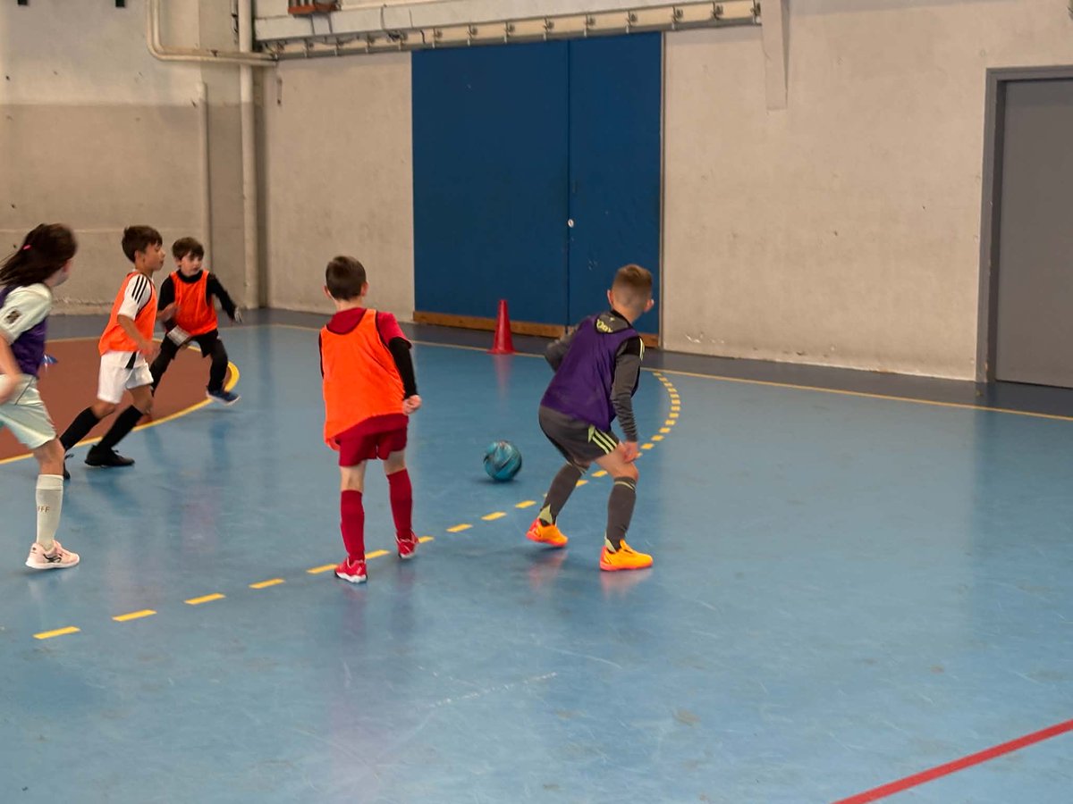 AS_Guilers's tweet photo. ⚽ STAGE TOUSSAINT – U7 À U9 🎃

🔥 Retour sur la première journée !

Une belle journée de football, de partage et de bonne humeur pour nos jeunes stagiaires de l’AS Guilers ! ⚫⚪ https://t.co/4aMfPkqPAC