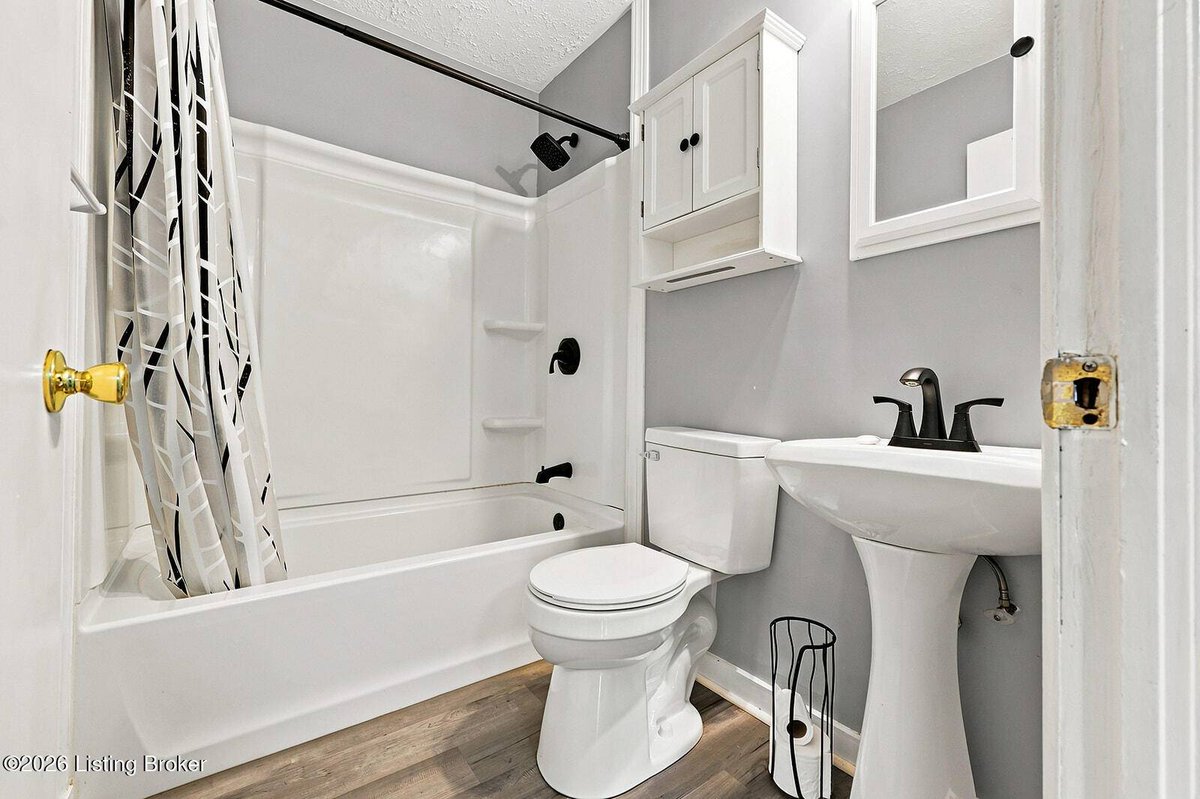smithclick's tweet photo. Under contract 🎉 350 Eastview Cir, Shelbyville: cute and cozy 3-bed, 1-bath home with 875 sq. ft.
https://t.co/i8J9odr0jC https://t.co/y05fftjGeT