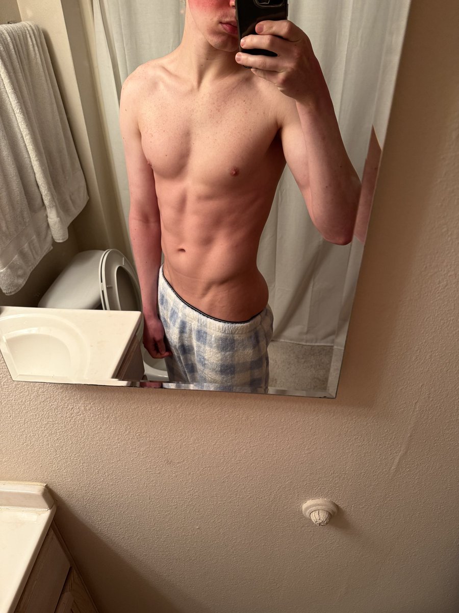 shadoweclipse05's tweet photo. Currently craving glute day 🎂 https://t.co/6O1qVM9ffq
