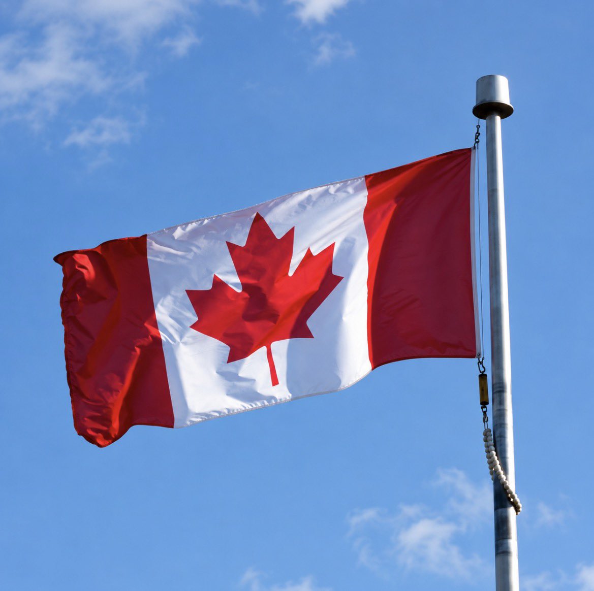 CryptoTweets's tweet photo. JUST IN: 🇨🇦 Canada releases new draft stablecoin regulations requiring 1:1 reserves and maintaining its proposed ban on interest payments to holders. https://t.co/Hn8x81ztuz