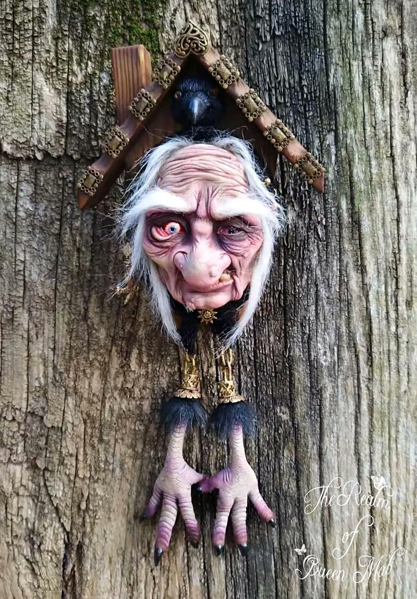 Ellenweor's tweet photo. Halloween weeeeeeek!🎃 Get a 5% discount on Baba Yaga, click this link to take advantage of the offer! 🧹🏚🦴😱
Link https://t.co/yq5M7KsZ7t   
Video with music. Sound on 😉🎶

#halloweenart #Halloween #babayaga #witchart #witch #handmade #sculpture #fantasyart  #witches #etsy https://t.co/Csilhy8hQD