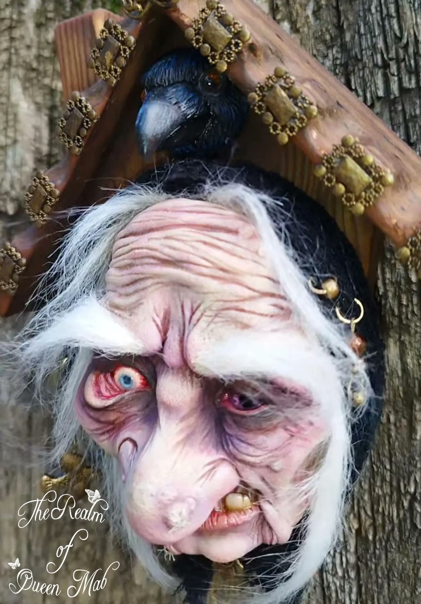Ellenweor's tweet photo. Halloween weeeeeeek!🎃 Get a 5% discount on Baba Yaga, click this link to take advantage of the offer! 🧹🏚🦴😱
Link https://t.co/yq5M7KsZ7t   
Video with music. Sound on 😉🎶

#halloweenart #Halloween #babayaga #witchart #witch #handmade #sculpture #fantasyart  #witches #etsy https://t.co/Csilhy8hQD
