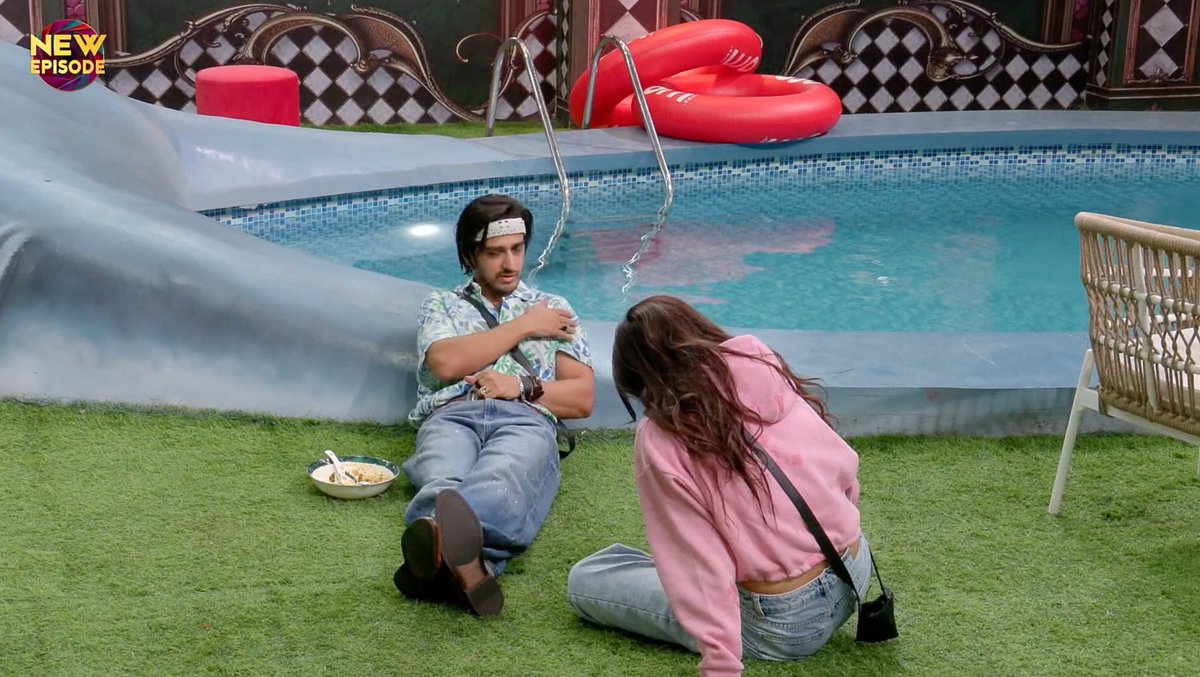 RoSixSharma's tweet photo. Trust me this Kela Qazi is the most evil contestant of this season. 

#BB20 #BiggBoss20 #YungDSA https://t.co/wB075Z7mYd