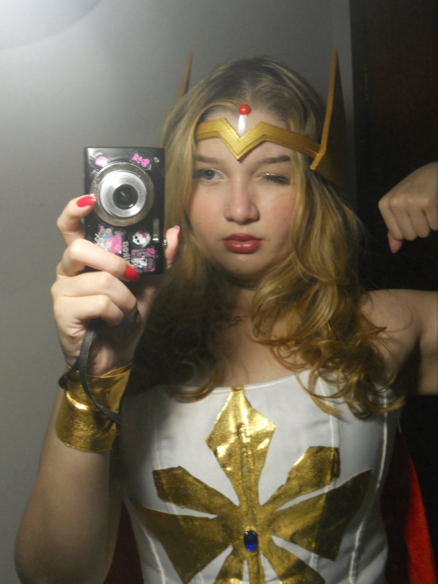 twdtelltales's tweet photo. agora posso postar a minha she-ra sem peso na consciência pq o lula venceu ⭐️ https://t.co/vgCBNO2GYo