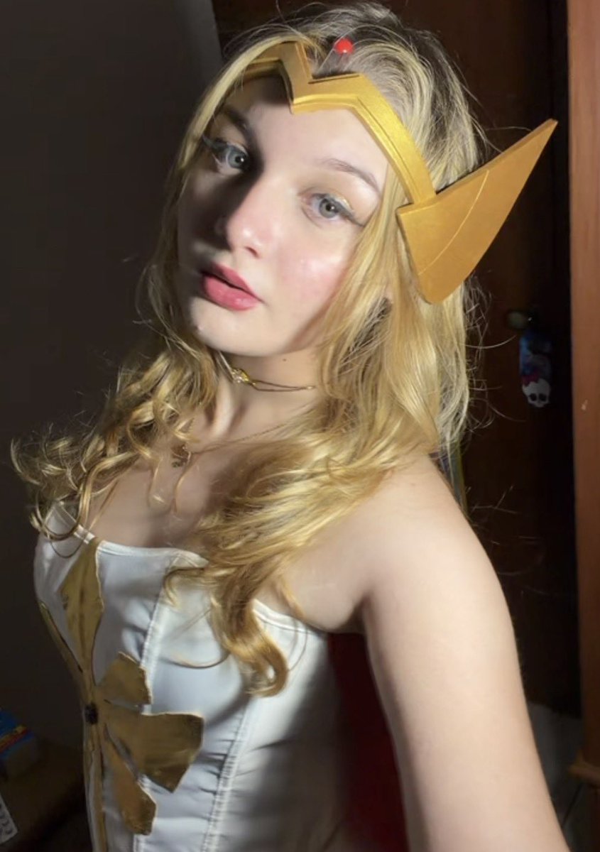 twdtelltales's tweet photo. agora posso postar a minha she-ra sem peso na consciência pq o lula venceu ⭐️ https://t.co/vgCBNO2GYo
