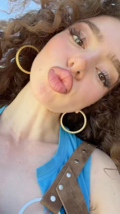 Alwaysstr0kn's tweet photo. DEMITRAS fat booty hole lips 👄 never cease to make my dick stand all the way up 🍆😵‍💫😵‍💫 https://t.co/f3SdSpZVJJ