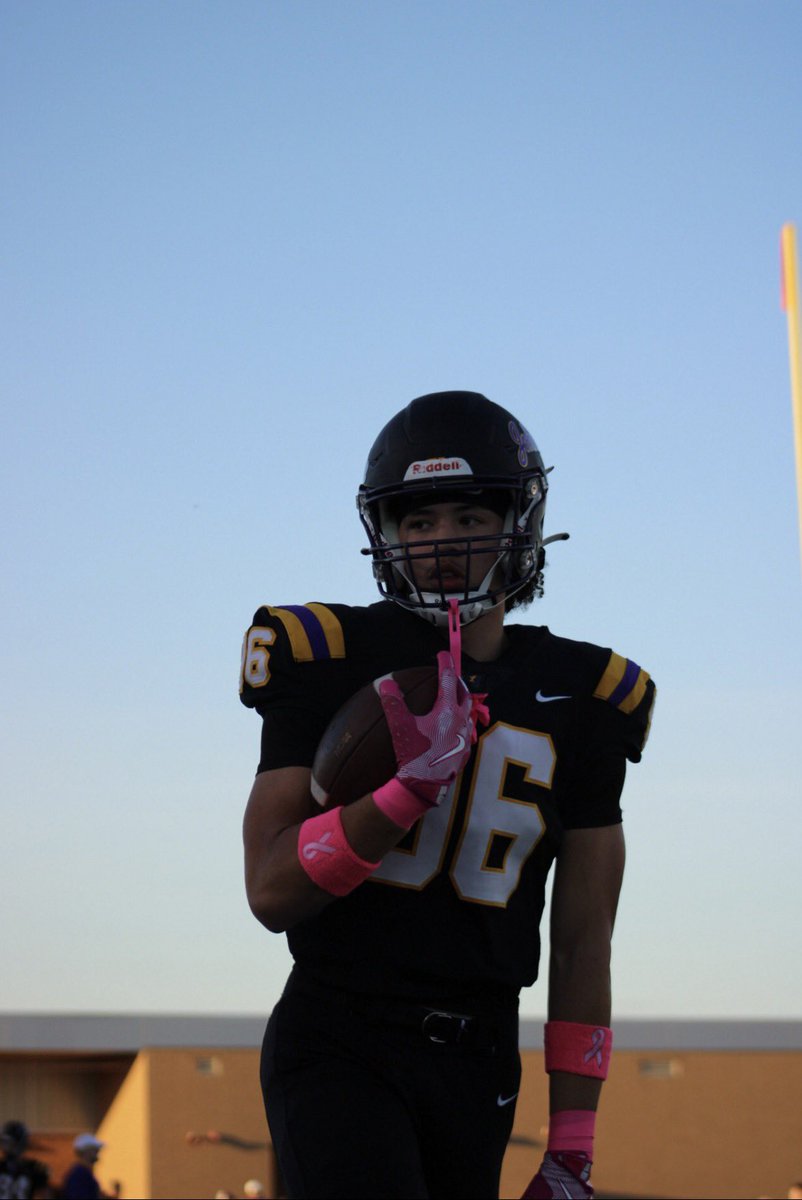 griffis_ethan00's tweet photo. Ethan Griffis Regular szn stats 
Co:2029 |6’4 190| TE/DE/EDGE
#1 team in Iowa 5A 🟣🟡
Sacks: 27.5
TFL: 15.5
TLCK: 13.5
REC: 8
YRDS: 124
CAKES: 13 https://t.co/ljsbAvMEJ2