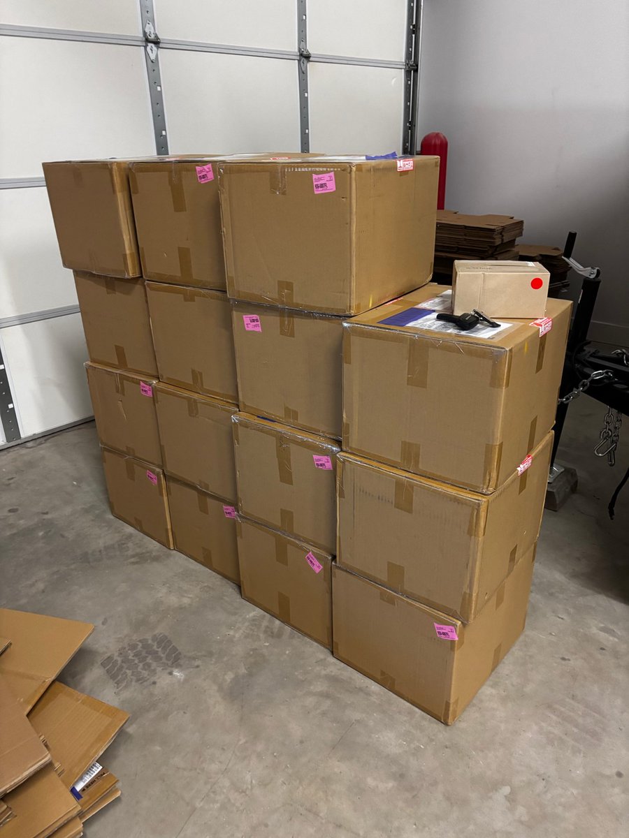 DotsCardShop's tweet photo. More Gen 1-9 Japanese boxes just came in, we’ll be able to get all those orders out that are sitting still 🫡 https://t.co/nQ437kmZB1