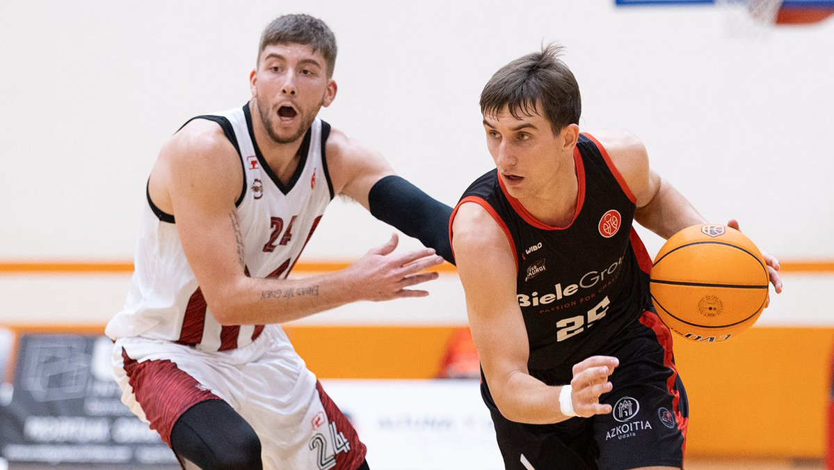 CompeticionFEB's tweet photo. 🔴 #SegundaFEB: El nivel de exigencia se incrementa para poder optar a la victoria

▶ Disfruta de las mejores imágenes de la jornada desde la Galería de fotos de @BaloncestoESP

📸 Galería fotos ScorePlay FEB ⬇
https://t.co/DM2IbU6zjW https://t.co/nqJtTUFTRK
