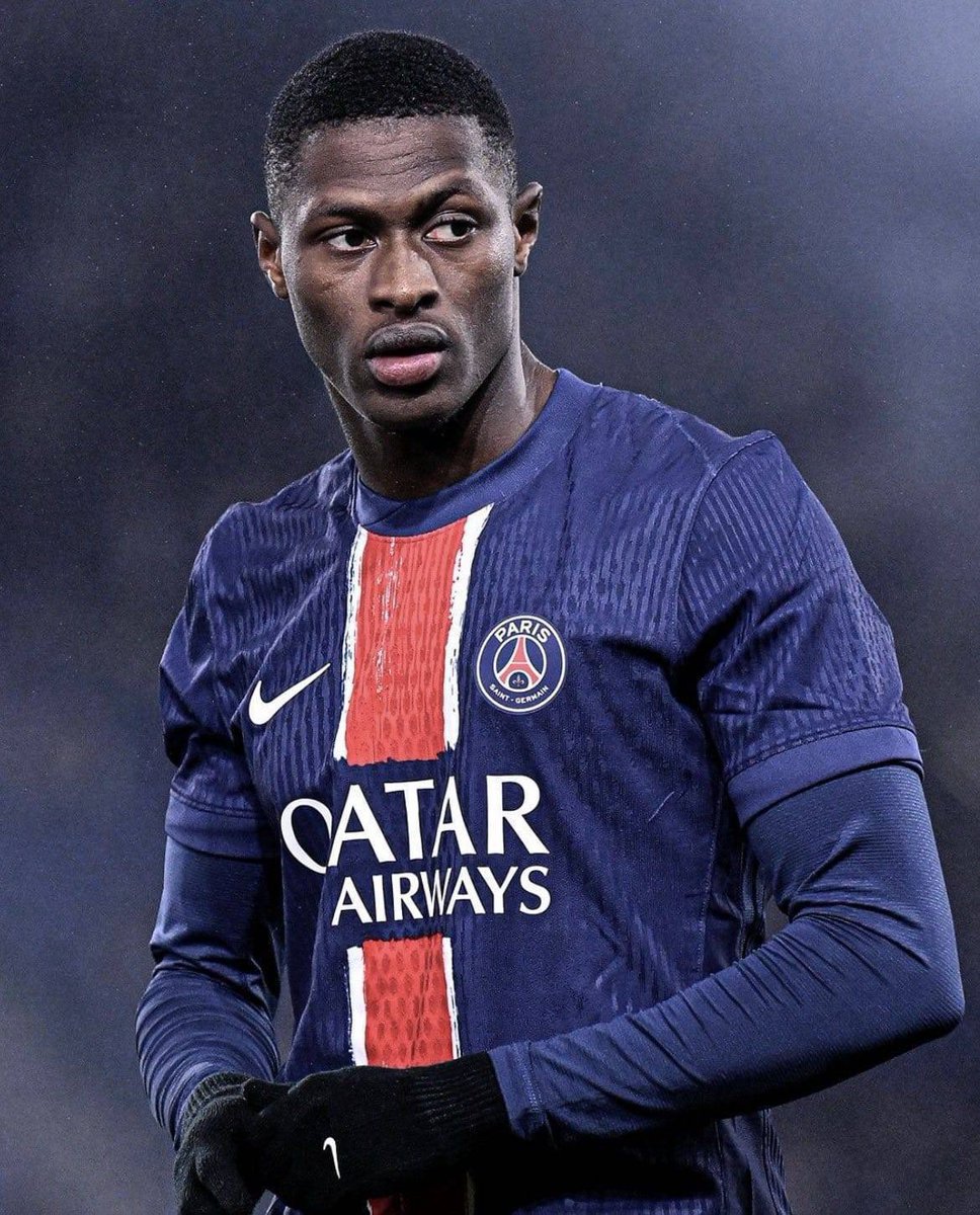 _BeFootball's tweet photo. 🚨🚨 ON EN PENSE QUOI DES CLASSEMENTS DES PARISIENS AU #BallonDor POUR LE MOMENT ? ❤️💙

14e : VITINHA 🇵🇹 
16e : Ferran TORRES 🇪🇸 
19e : Joao NEVES 🇵🇹 
20e : PACHO 🇪🇨 
23e : Nuno MENDES 🇵🇹 
25e : MARQUINHOS 🇧🇷 https://t.co/Q8HLEHpzO5