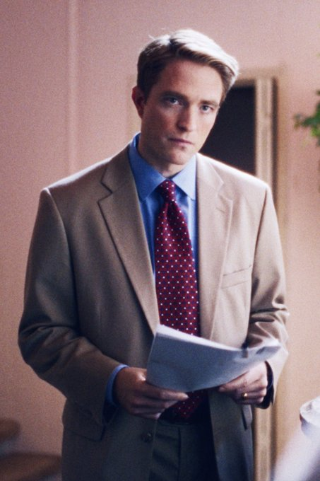 pattinsonphotos's tweet photo. Robert Pattinson reveals if we'll see a bit of Chris Hansen in his Dune: Part Three character, Scytale:

"Probably not in Dune. I pretty much went directly to The Odyssey from the day I wrapped Primetime. Normally, I don't find it particularly difficult to go between accents – from my normal accent to whatever accent I'm doing. But I found Chris' accent – or my version of Chris' accent – so difficult to do that I was constantly practicing it all the time. It was standard American in The Odyssey. I definitely noticed there are some early scenes that I shot in Italy for The Odyssey where I'd almost forgotten what my standard American sounded like. There's definitely a little bit of crossover. I had to actually get a dialect coach to remind me of what the Mid-Atlantic accent sounded like." 

(https://t.co/R5CnTt4fY3)