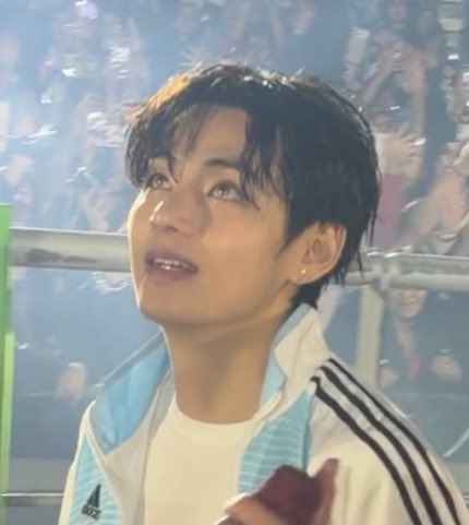 tetemoods's tweet photo. NO ONE DOES IT LIKE KIM TAEHYUNG 😵‍💫 https://t.co/cxggznHBGr