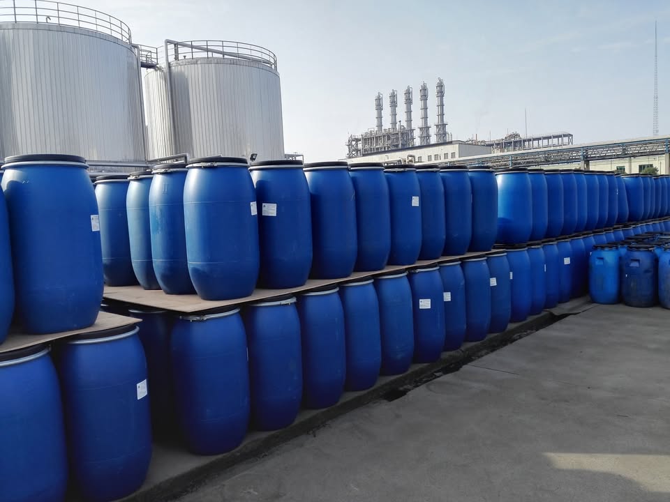 camachem's tweet photo. Loading high quality SLES 70% for export 😊
Many of our customer prefer 170kg Drums = 19.38Tons / 20ft Container but we can also load in 1000kg IBC = 25 Tons / 20 ft container
#chemical #quality #SLES https://t.co/k2Cgi7shHG