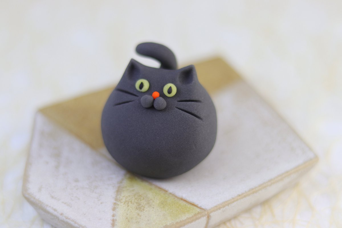 beniyamiyake's tweet photo. 黒ねこたまもハロウィン期間限定で登場しております🐈‍⬛何か企んでいるような表情がお気に入りです👿 https://t.co/JicxSn4Lu8