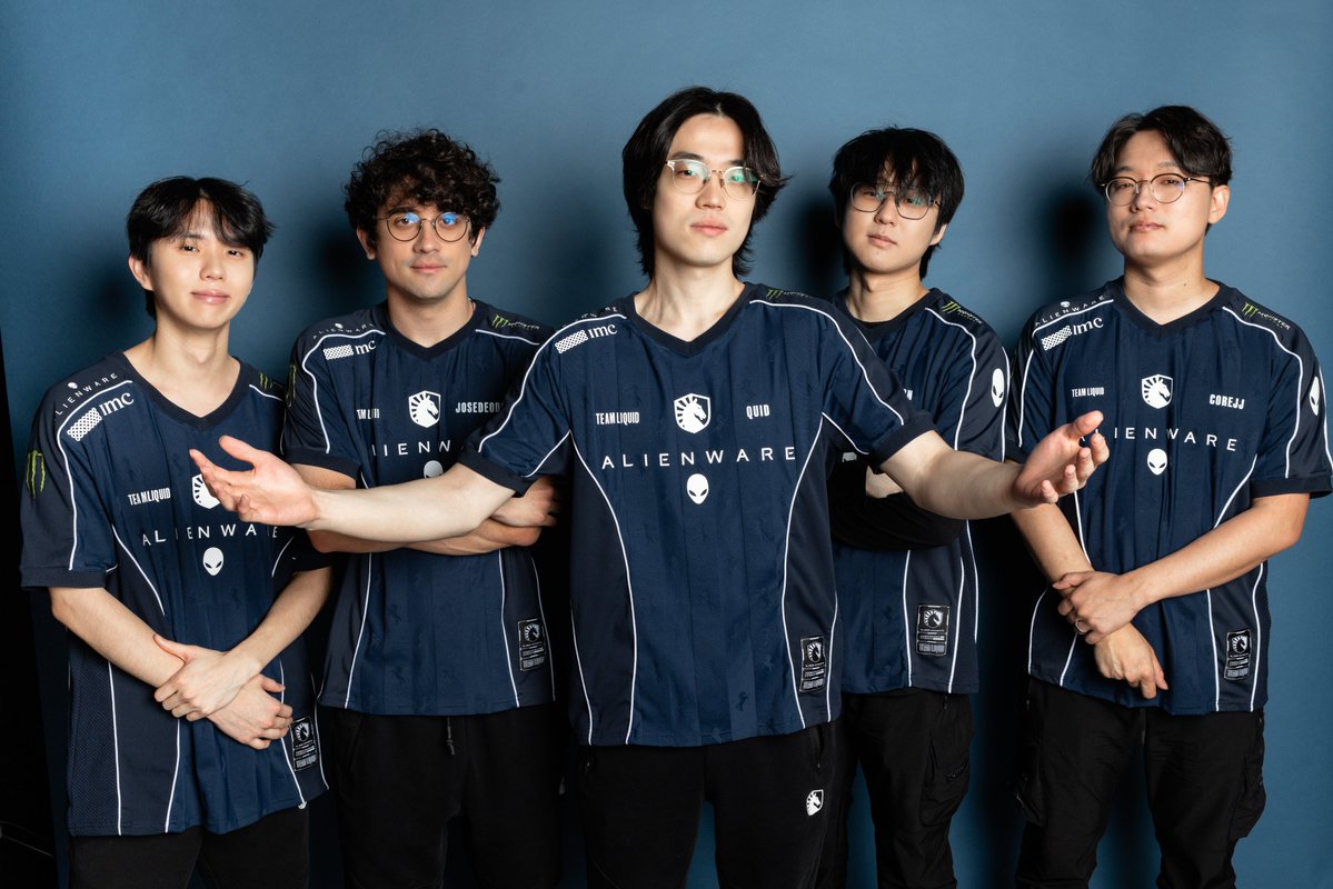 lolesports's tweet photo. HOME CROWD HEROES. https://t.co/iCEY4K9XtQ
