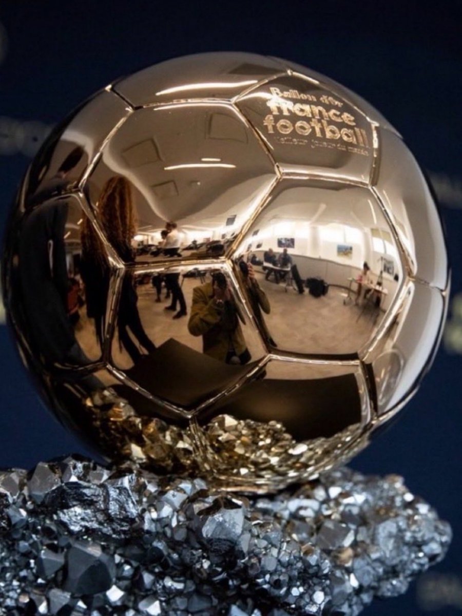 COTM_2's tweet photo. Harry Kane es el ganador del Balón de Oro Masculino de 2026. https://t.co/kxtJFV5Nwy