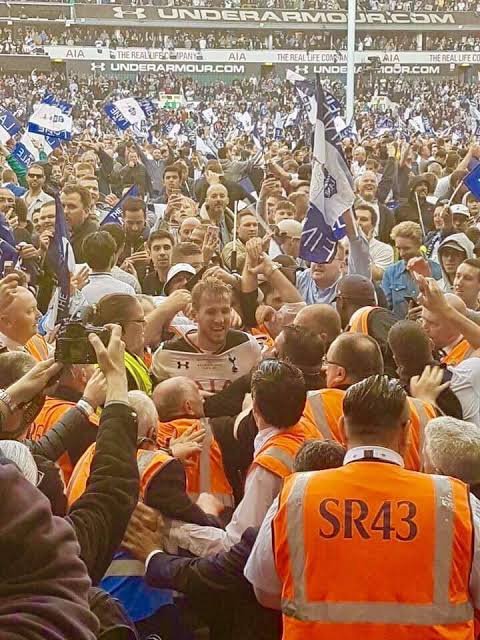 TalkingTHFC's tweet photo. Harry Kane. Ballon d'Or winner. 🏆

One. Of. Our. Own. 🤍 https://t.co/06cLzrj6pJ