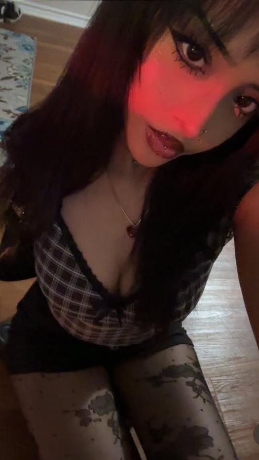 YahwhStQueen's tweet photo. #bored 

#latina #freeuse #nsfw #cnc #roblux #roblox #glasses https://t.co/ccxdCUsUoz
