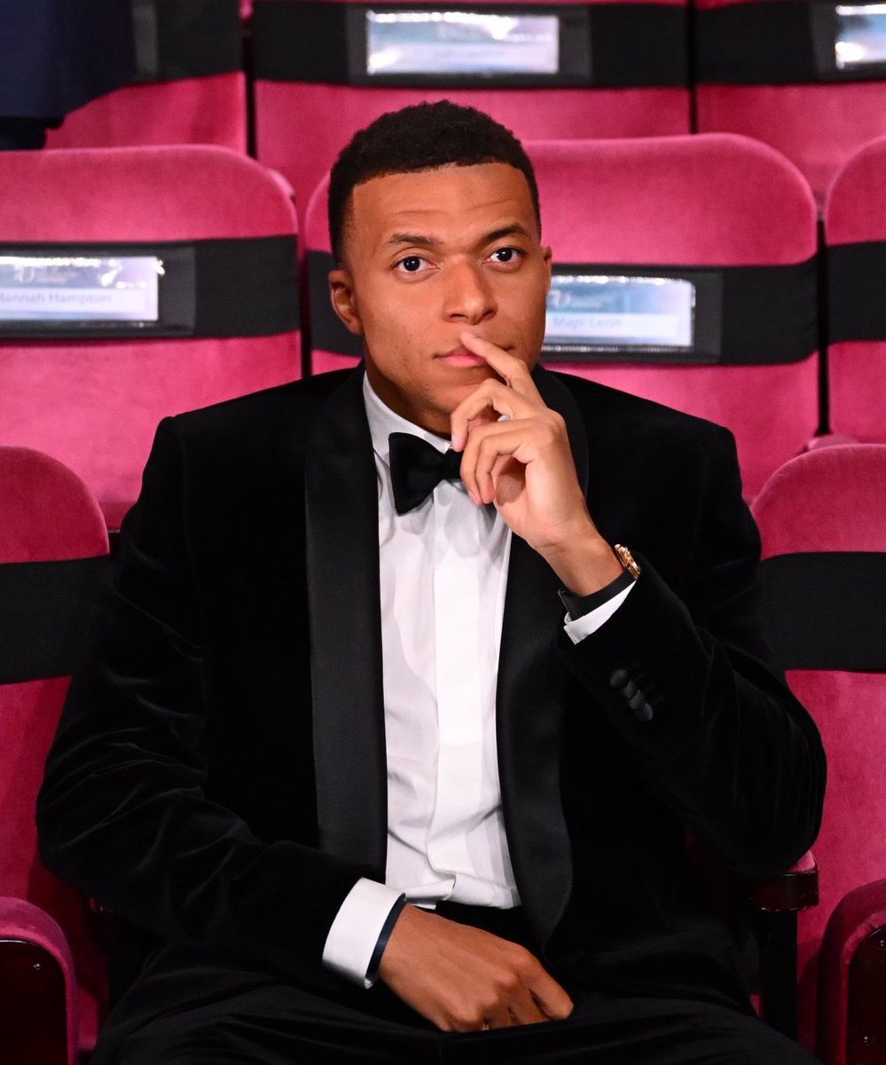 madrid_total2's tweet photo. Kylian Mbappé, me duele por ti, pero a la vez me gusta, seguirás con la ambición y ahora vas a ganar títulos con el Real Madrid + todos tus goles y serás el Balón de Oro CLARAMENTE.

SIGUE TRABAJANDO QUE HARÁS HISTORIA, NO TENGO DUDAS. @KMbappe https://t.co/VuDzBzde60