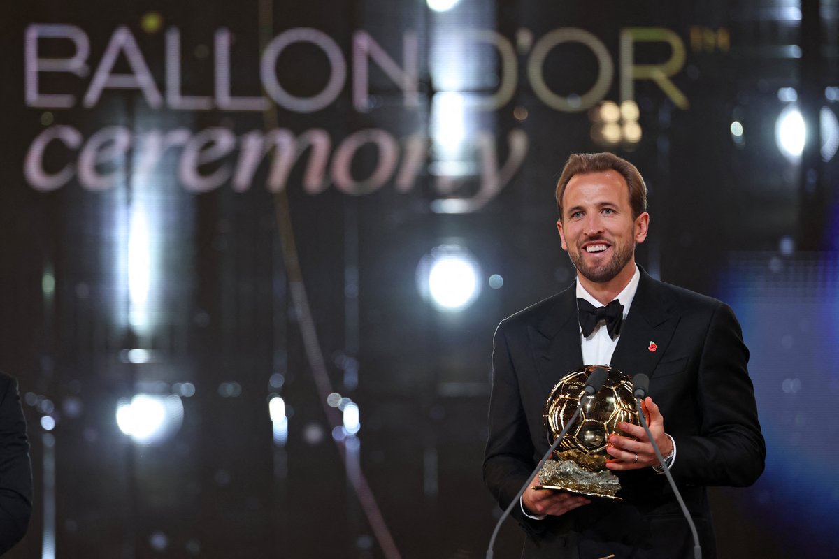 goal's tweet photo. Harry Kane wins the 2026 Men's Ballon d'Or 🏆

He is the fifth Englishmen to win the award after Stanley Matthews, Bobby Charlton, Kevin Keegan and Michael Owen 🙌

#BallonDor https://t.co/fja7IIFO92