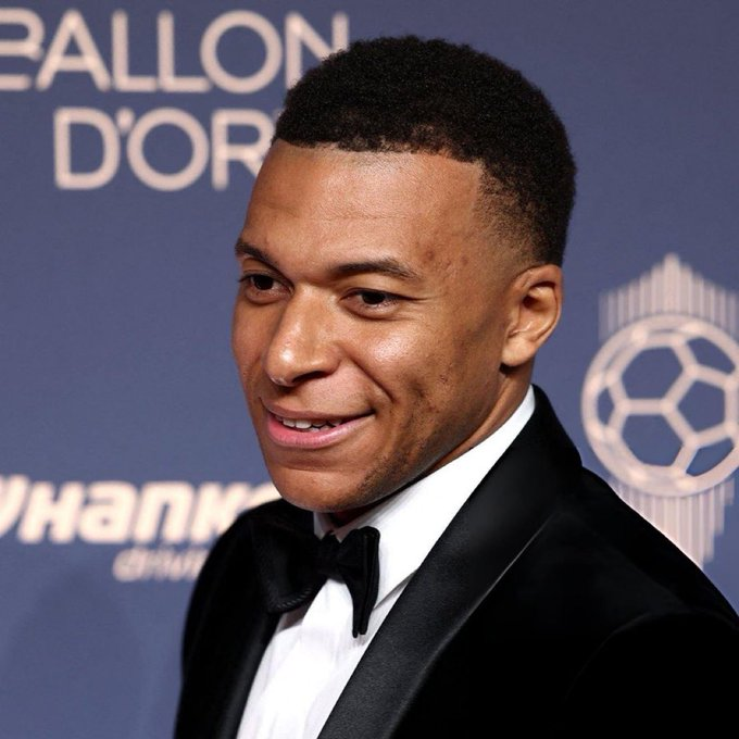 ShuffleFC's tweet photo. 🚨| BREAKING: Kylian Mbappe is 2ND in the Ballon d'Or rankings.

Lamine Yamal is THIRD! 🏅 https://t.co/4x19uVv01f