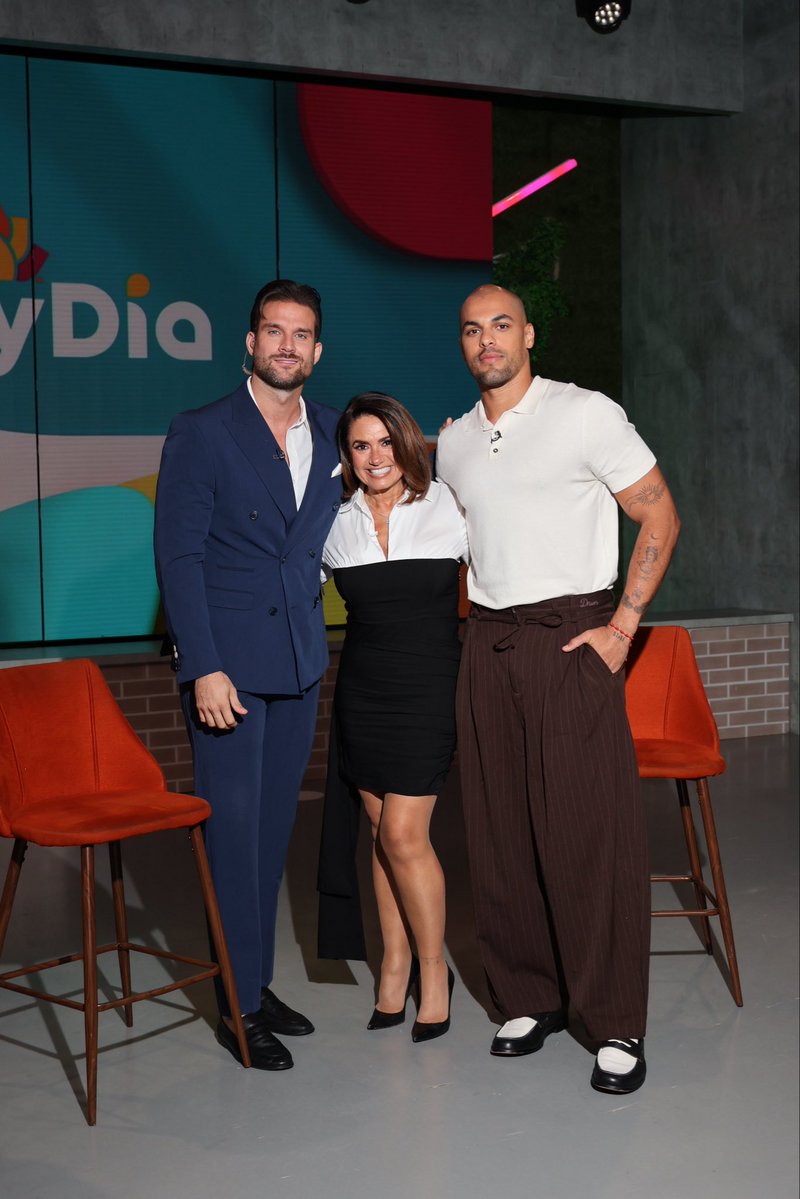 JoshMartinez444's tweet photo. Excited to share that I’ll be joining the @hoydia morning show family as a panelist this season, covering all things #LaCasaDeLosVillanos!  So grateful to @Telemundo for the opportunities and doors they continue to open for me. 🙏🏽 https://t.co/Bc2oaYODae