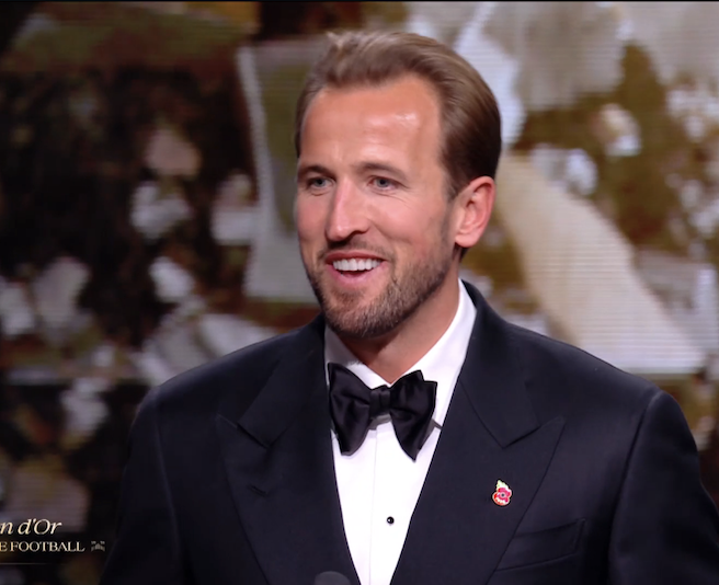 TouchlineX's tweet photo. 🚨🗣️ 𝗡𝗘𝗪: Harry Kane: "To my kids at home, it's past your bed time!" https://t.co/pL9PrqG0E5