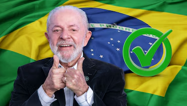 MundoDTP's tweet photo. 🇧🇷🔥 ¿FRAUDE EN BRASIL?
Lula ganó con 51,79% (64,2 M) vs Flávio Bolsonaro 48,21% (59,8 M).
Bolsonaro no reconoce y pide anulación por la extensión del horario hasta las 19:00 que ordenó el juez Zanin.
Datos del TSE: solo ~35 mil votos después de las 17:00. Diferencia final: +4,4 millones.
Trump dijo que “parecía otra elección fraudulenta”, sin pruebas.
¿Hay dudas reales o es el rechazo de siempre?#DeTodoUnPoco #Brasil #Lula #EleccionesBrasil