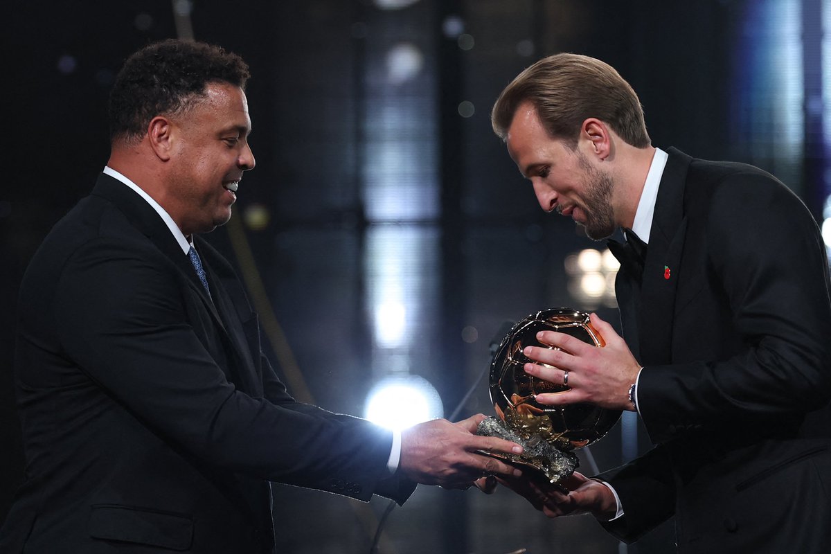 FCBayernBR's tweet photo. De fenômeno pra fenômeno 👑🏆 https://t.co/tK5AXqfUML