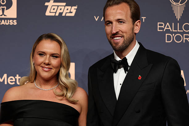 Mercado_Ingles's tweet photo. 🚨🗣️ Harry Kane:

"A mi esposa, eres mi mejor amiga. Querias este premio más que yo. Hemos estado en las buenas y en las malas... Lo hemos logrado! Tu siempre querias lo mejor para mi y sacrificaste todo por mis sueños. Esto no hubiera podido ser posible sin ti. TE AMO". ❤️🌟 https://t.co/0b3uxsnNJG